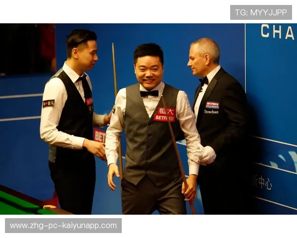 国际赛战况速报：丁俊晖强势晋级32强，小特复仇，肖国栋遭淘汰，丁俊晖资格赛